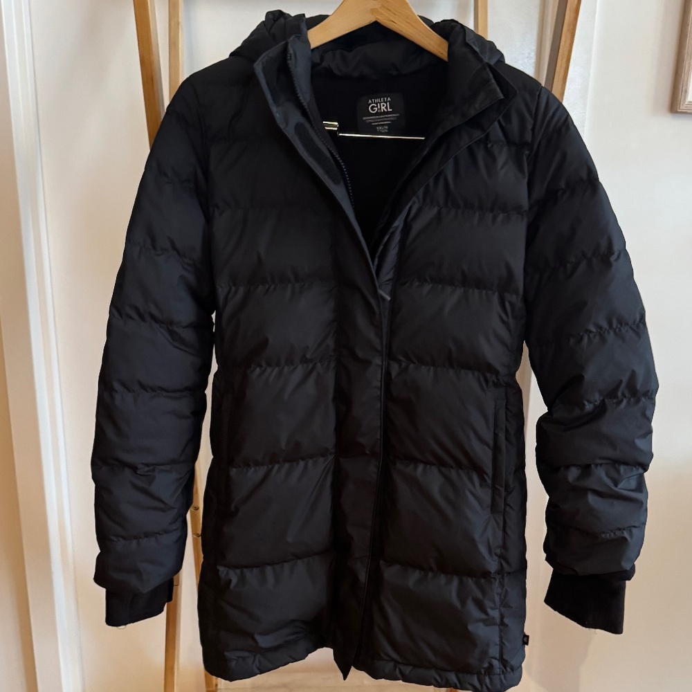 Athlete Girl Peak Puffer Parka (Black)